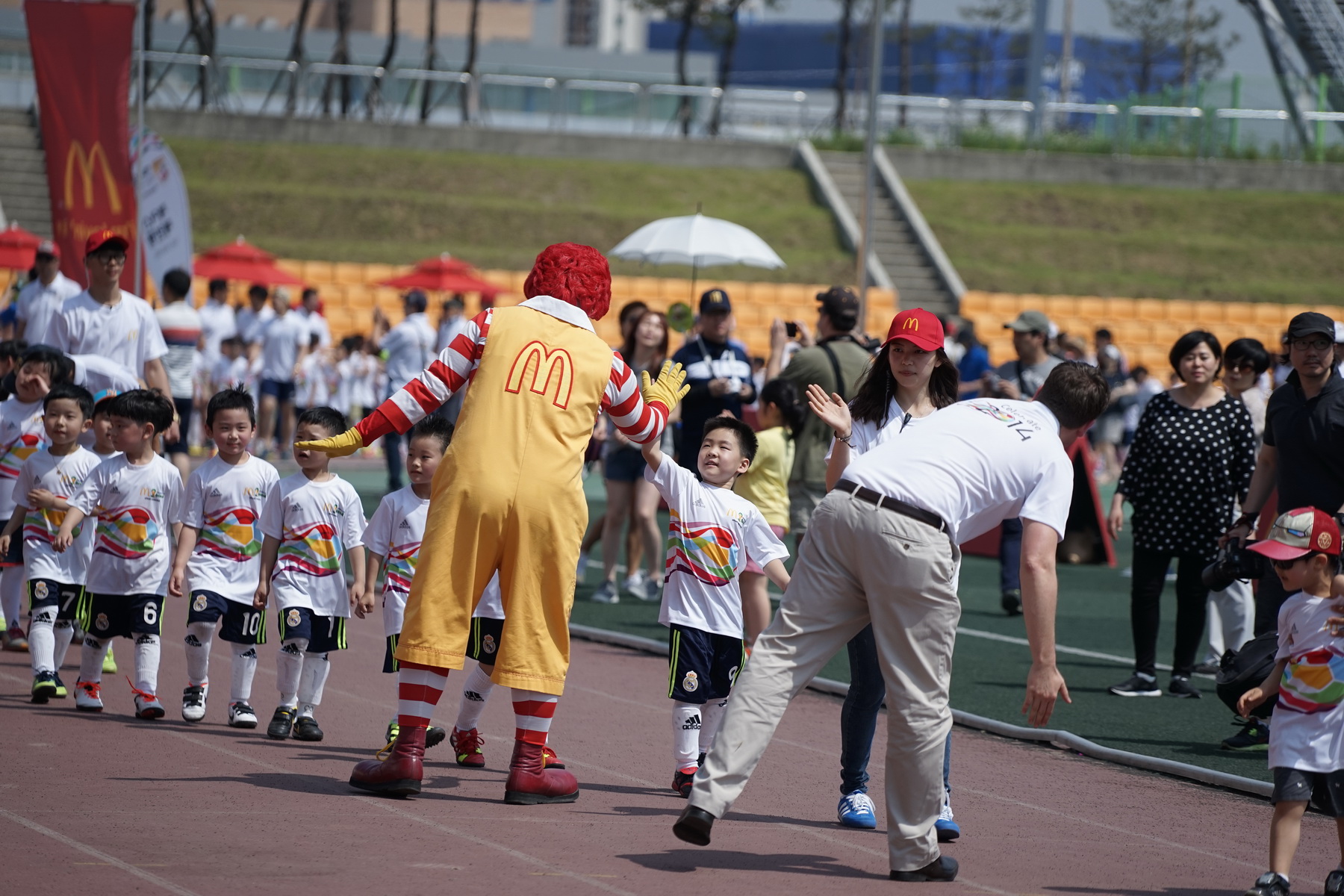 브라질 월드컵 기념 맥도날드 어린이 축구 페스티발