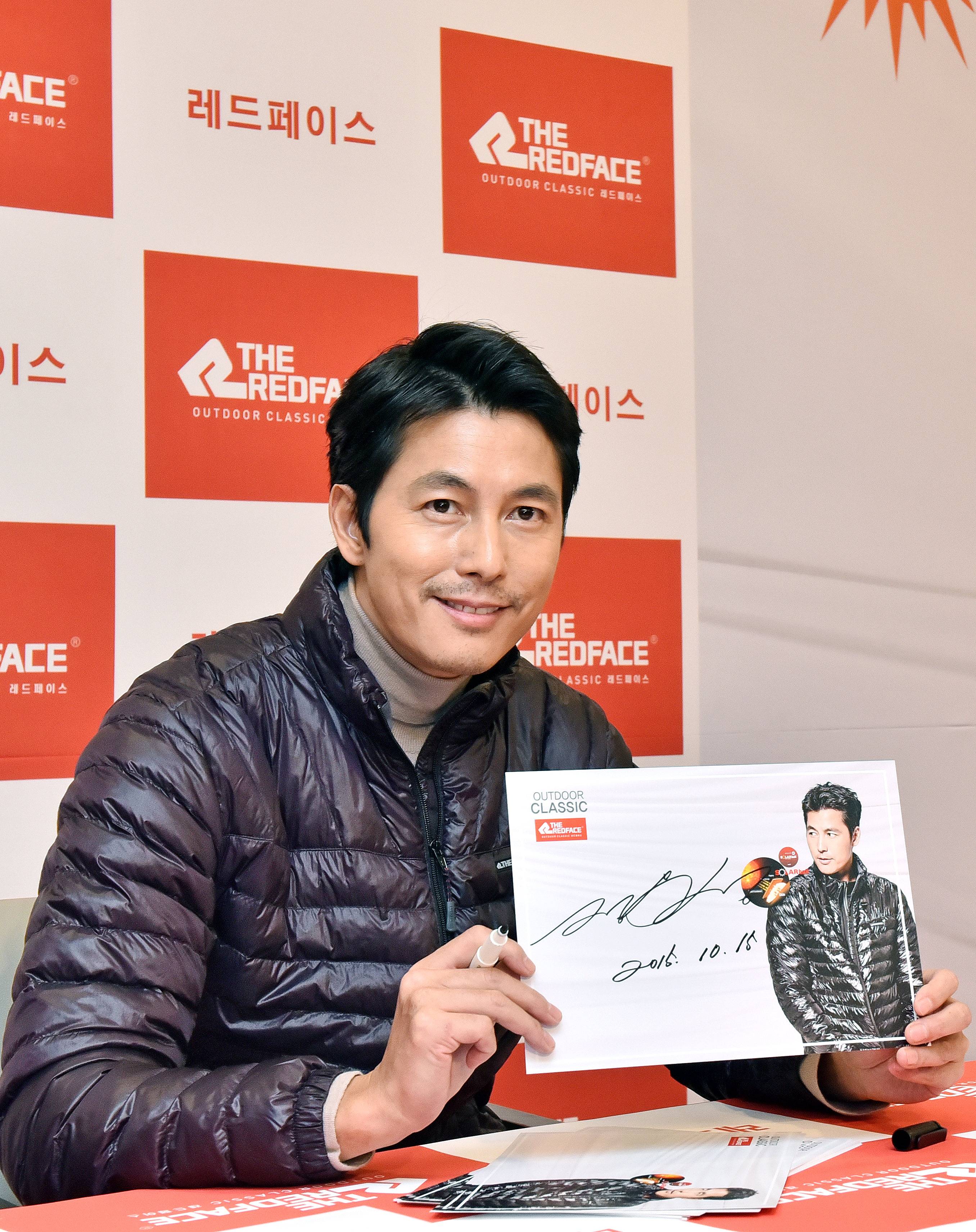 레드페이스와 함께하는 정우성 팬 싸인회
